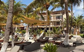 Noah Beach Hotel & Suites